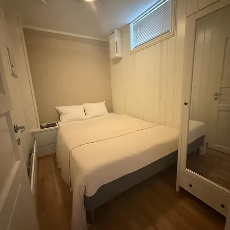 Cozy Private With Separate Entrance *